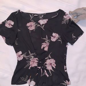 ✨2/$15✨ DYNAMITE | Floral corset laced blouse